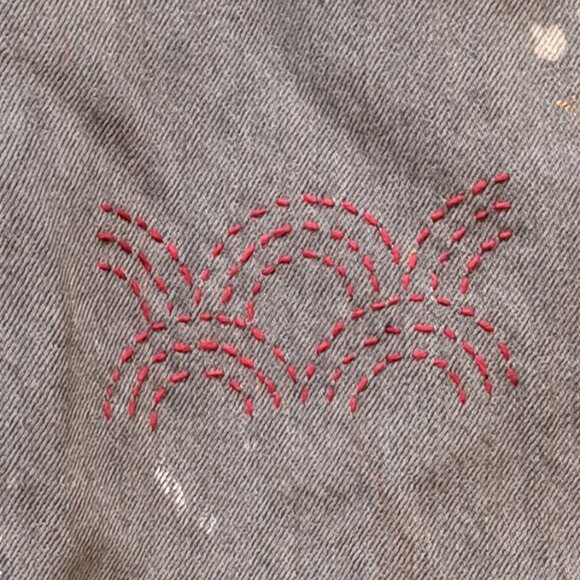 CUSTOM hand bleached, dyed and embroidered jeans - Picture 4 of 9